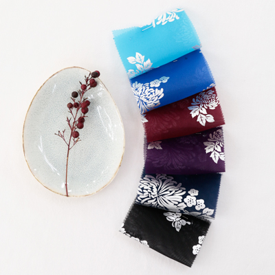 韓服生地 銀箔生地 人形 子犬 服づくり