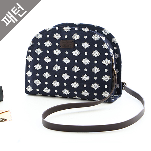 パタン小物カバン半月クロスバックP828